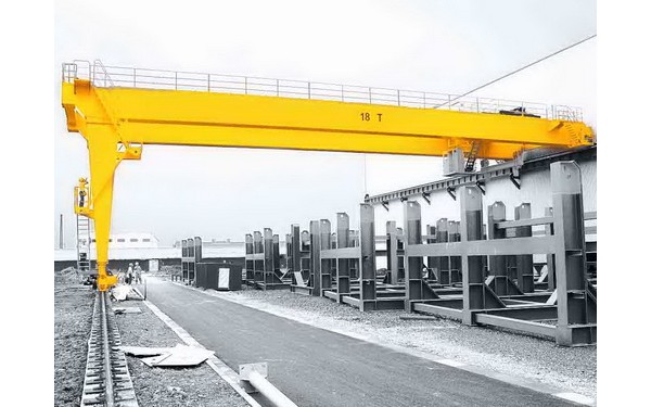18T�Wʽ�W�˰��Tʽ���ؙC 18t European standard semi-gantry crane